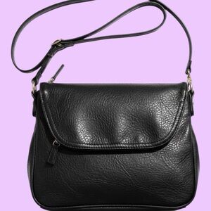 🎀MODA LUXE🎀Black Faux Leather Crossbody Bag🎀Adjustable Strap🎀Everyday Classic🎀